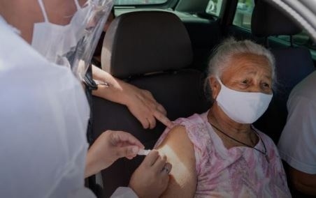 В Румъния ще ваксинират хората, докато са в автомобилите си